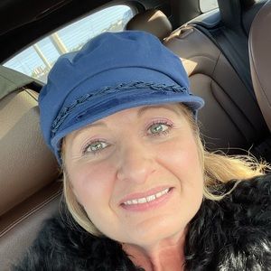 Meet your Posher, Caroline